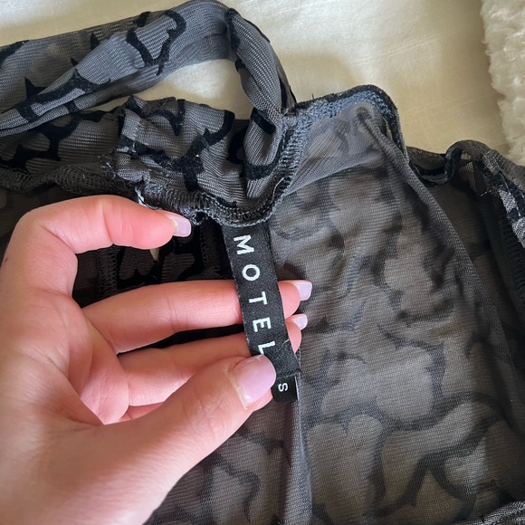 Motel Rocks Gray Sheer Patterned Top - Picture 3 of 4